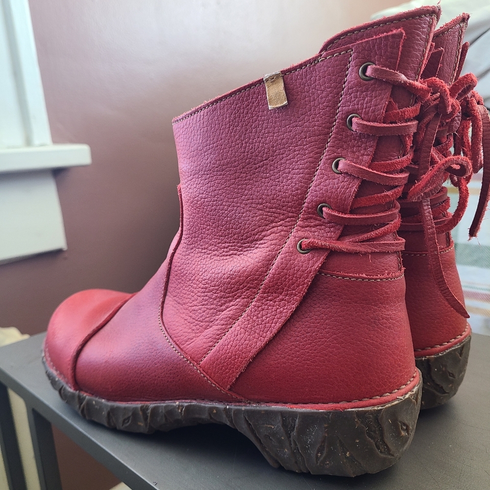 El Naturalista Crimson Red Leather Lace-Up Ankle Boots